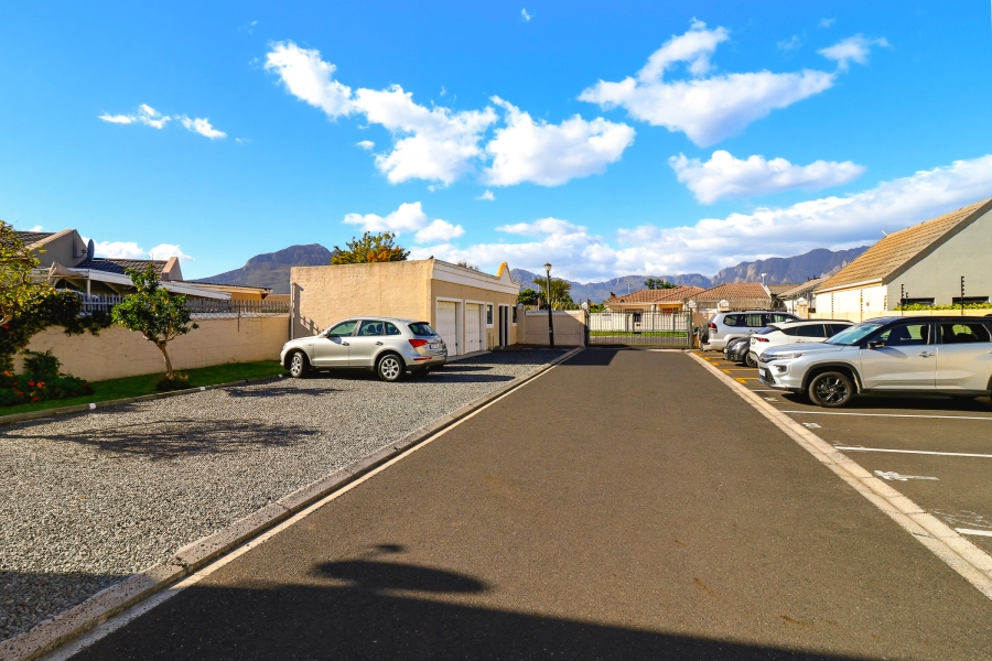 2 Bedroom Property for Sale in Heritage Park Western Cape